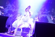 「アップアップガールズ（仮）Zeppツアー "The Seven PARTY LIVE Alien"」の様子。