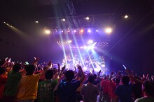 「アップアップガールズ（仮）Zeppツアー "The Seven PARTY LIVE Alien"」の様子。