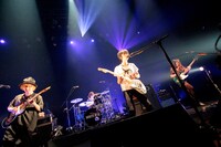 「WHITE ASH One Man Tour 2016 "Emperors And Dumbasses"」最終公演の様子。（撮影：柴田恵理）