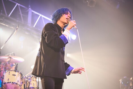 アヴちゃん（Vo）（撮影：釘野孝宏）