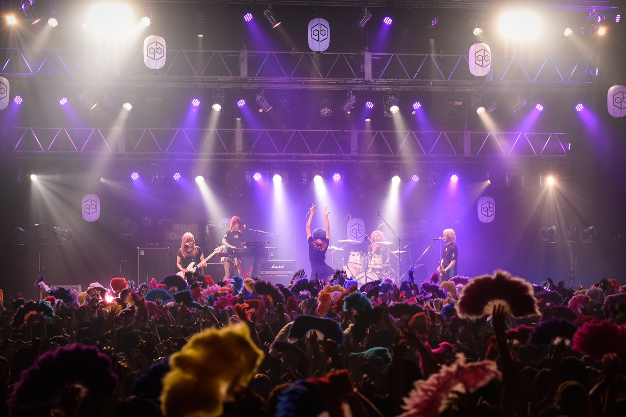女王蜂「金星から来たヤツら」東京・Zepp DiverCity TOKYO公演の様子。（撮影：釘野孝宏）