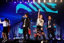 浜崎あゆみ、GACKT、トレンディエンジェルが共演した様子。