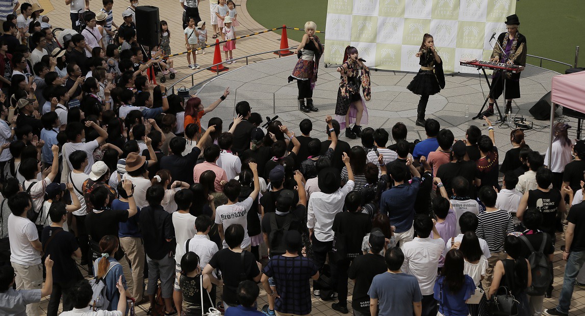 GARNiDELiA「1人では届かない世界を見に行こう」の様子。（写真提供：SME Records）