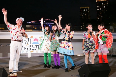 左からワクワクさん、ロッカジャポニカ。(写真提供:EVIL LINE RECORDS)