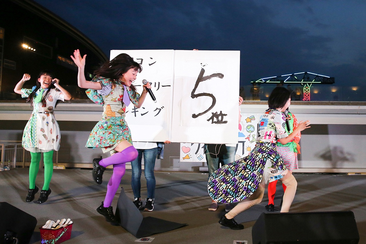 シングルランキング発表時のロッカジャポニカ。（写真提供：EVIL LINE RECORDS）