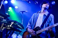 木幡太郎（G, Vo, Syn）（撮影：橋本塁［SOUND SHOOTER］）