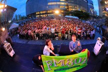 「FM802 meets 絢香 10th Anniversary Premium Free Live」の様子。