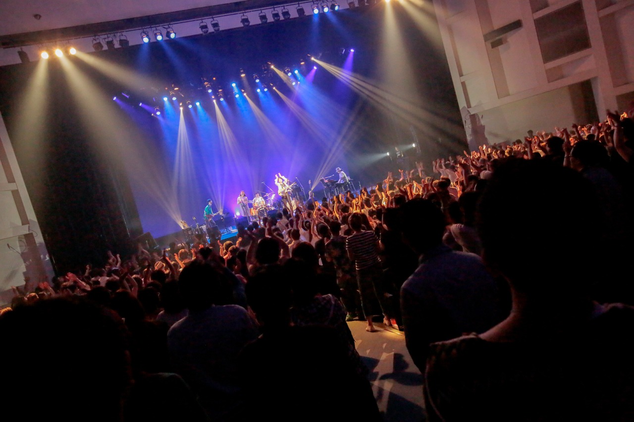 ORIGINAL LOVE「25周年アニバーサリー・ツアー」の東京・昭和女子大学人見記念講堂公演の様子。（撮影：柴田恵理）