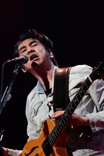 田島貴男（Vo, G）（撮影：柴田恵理）