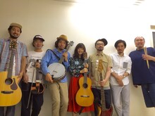 藤原さくら（中央）