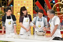 調理中の吉村崇、森星、藤井フミヤ、堺正章（左から）。 (c)TBS