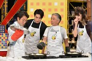 調理中の藤井フミヤ、吉村崇、堺正章、森星（左から）。 (c)TBS