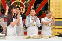 料理ができあがった際の様子。 (c)TBS