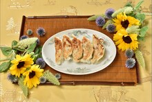 藤井フミヤ、堺正章らが作った餃子。 (c)TBS