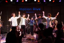 NakamuraEmiのライブの様子。（Photo by Yasu）