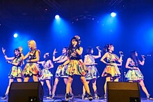 Cheeky Paradeによる「JAPAN EXPO 2016 in PARIS」でのライブの様子。（写真提供：エイベックス・ヴァンガード）