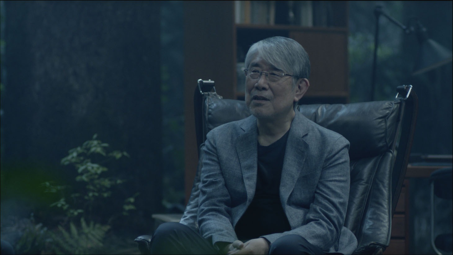 「サッポロ生ビール黒ラベル」CM「大人エレベーター」シリーズ新CM「66歳」のワンシーン。