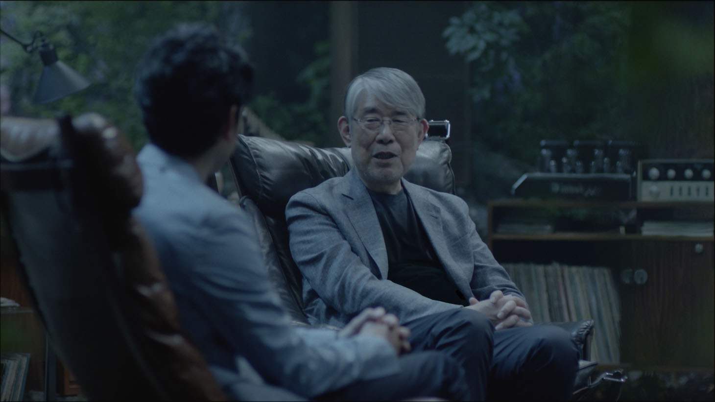 「サッポロ生ビール黒ラベル」CM「大人エレベーター」シリーズ新CM「66歳」のワンシーン。