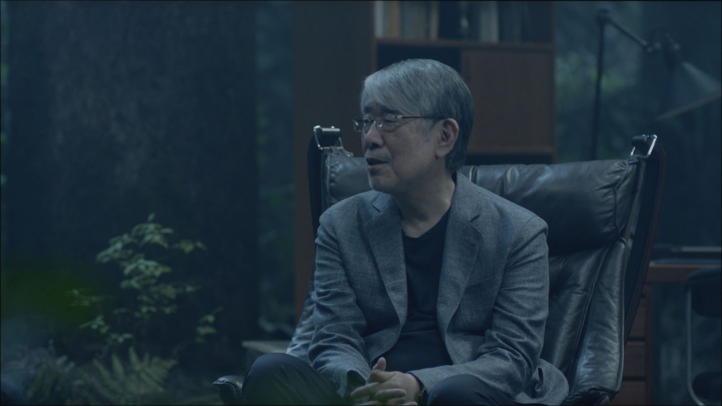 「サッポロ生ビール黒ラベル」CM「大人エレベーター」シリーズ新CM「66歳」のワンシーン。