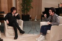 吉井和哉（左）とハマ・オカモト。(c)areUme?