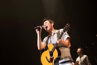 大橋卓弥（Vo, G, Harmonica）（撮影：岩佐篤樹）