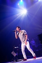 大橋卓弥（Vo, G, Harmonica）（撮影：岩佐篤樹）