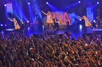 あゆみくりかまき「ボクらの熊魂2016～ここで一句！『東名阪 仙台広島 まわるんやぁ』～」最終公演の様子。