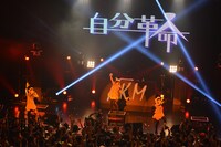 あゆみくりかまき「ボクらの熊魂2016～ここで一句！『東名阪 仙台広島 まわるんやぁ』～」最終公演の様子。