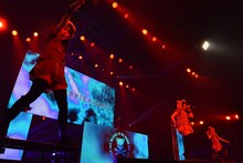 あゆみくりかまき「ボクらの熊魂2016～ここで一句！『東名阪 仙台広島 まわるんやぁ』～」最終公演の様子。