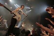 WHITE ASH「Emperors And Dumbasses」東京・赤坂BLITZ公演の様子。（撮影：柴田恵理）