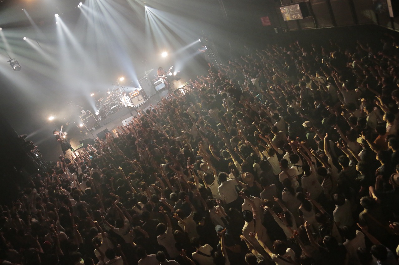 WHITE ASH「Emperors And Dumbasses」東京・赤坂BLITZ公演の様子。（撮影：柴田恵理）