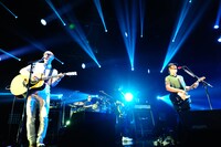 左からメイナード・プラント（Vo, G）、ブレイズ・プラント（Vo, G）。