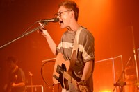 atagi（Vo, G）（撮影：古溪一道）