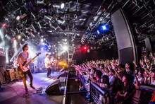 the quiet room「"Jubilee" Release Tour 2016」東京・渋谷CLUB QUATTRO公演公演の様子。（撮影：中山優司）