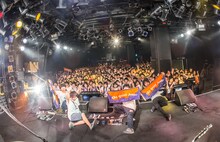the quiet room「"Jubilee" Release Tour 2016」東京・渋谷CLUB QUATTRO公演での集合写真。（撮影：中山優司）