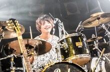 コビキユウジ（Dr）（撮影：中山優司）