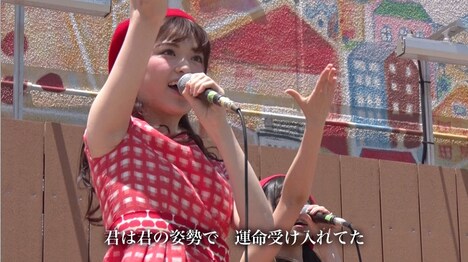 さゆりんご軍団「さゆりんごが咲く頃」ライブ映像のワンシーン。