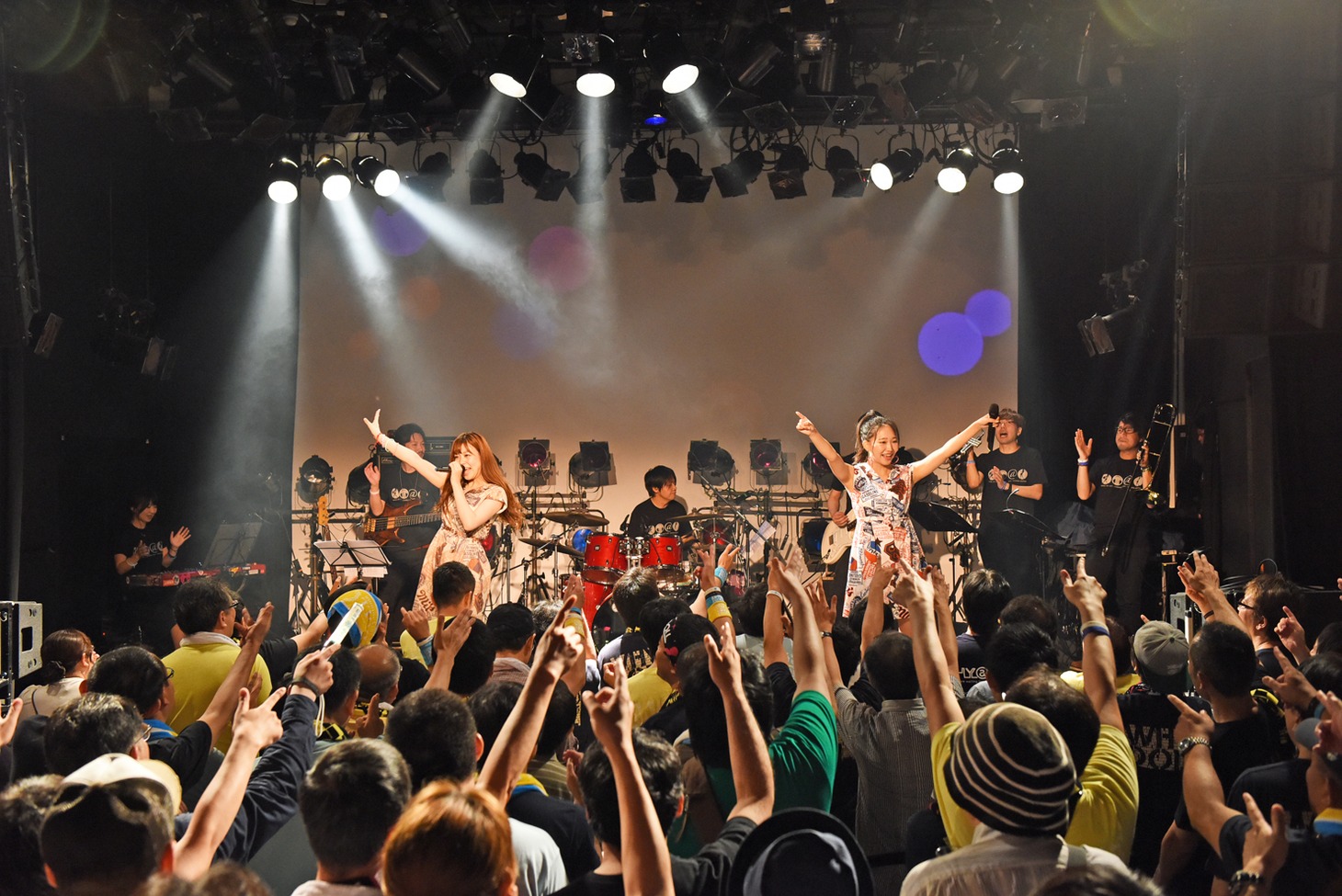 WHY@DOLLワンマンライブ「SUMMER～MUSIC OF（EN）JOY～」の様子。