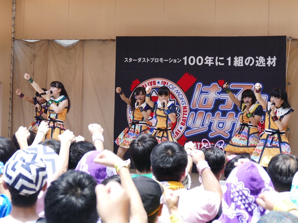「いつか私たちも超（スーパー）に！伸び白埋めてもよかよかツアー」初日公演の様子。（写真提供：ビクターエンタテインメント）