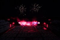 「BUMP OF CHICKEN STADIUM TOUR 2016 "BFLY"」ファイナル公演の様子。（撮影：富永よしえ）