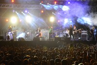 SiMとCrossfaithによるアンコールの様子。（撮影：半田安政[Showcase]）