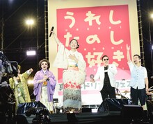 メンバー紹介にて、恒例の「吉田美和ー！」というコールを浴びる吉田美和（中央）。  （撮影：植松千波、橋本塁［SOUND SHOOTER］）