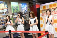 DEAR KISSによるリリースイベントの様子。