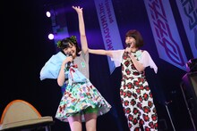 左から夢眠ねむ、土岐麻子。（写真提供：ディアステージ）