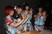 CDを手売りするゆるめるモ！（写真提供：You'll Records）