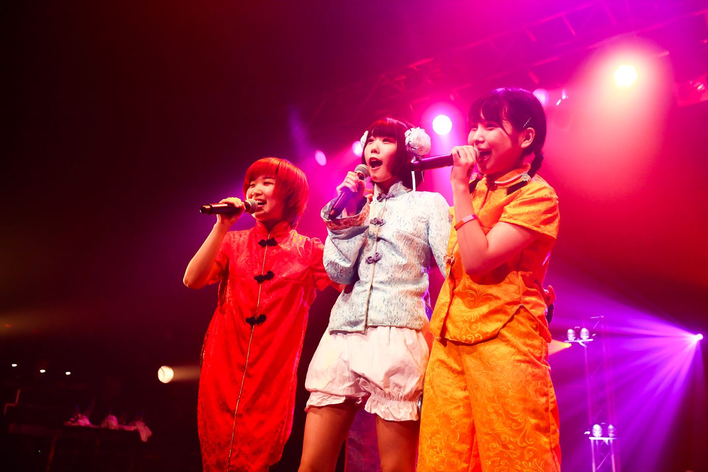 左からしふぉん、あの、ちーぼう。 （Photo by Shingo Tamai）