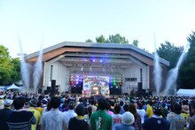 たこやきレインボー「オオサカアイドルフェスティバル 2016」の様子。