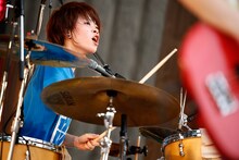 吉川美冴貴（Dr）（撮影：岡田貴之）