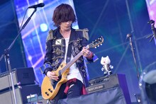 藤原基央（Vo, G）（撮影：古渓一道）