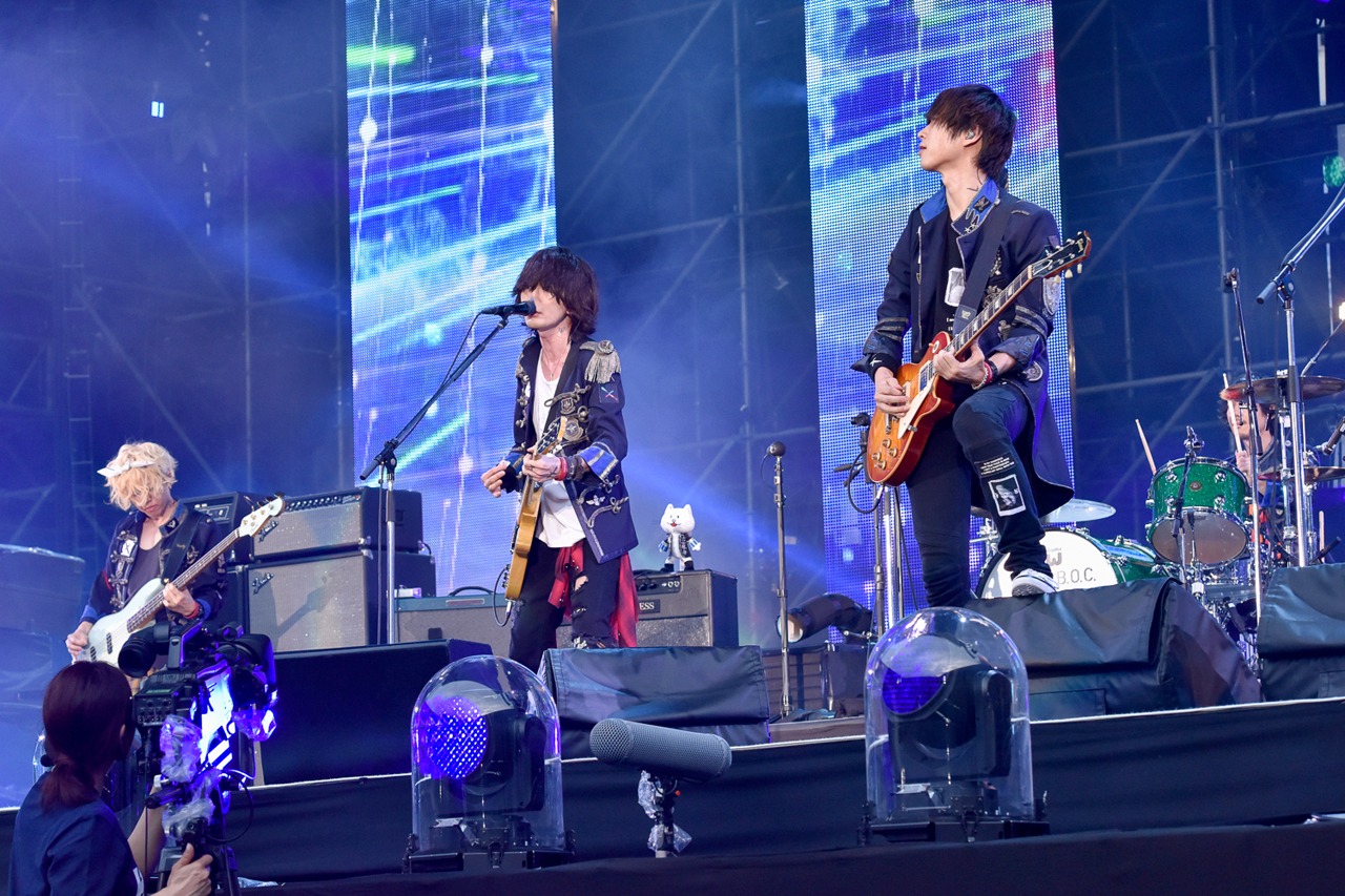 「BUMP OF CHICKEN STADIUM TOUR 2016 "BFLY"NISSAN STADIUM 2016/7/16,17」日産スタジアム公演の様子。（撮影：古渓一道）
